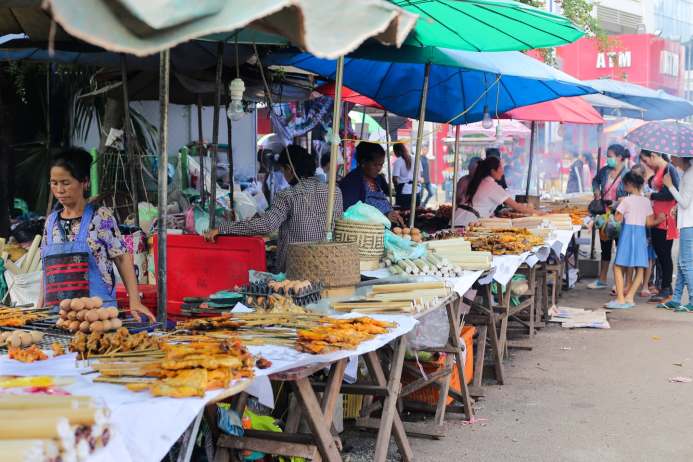 laos-vientiane-boat-racing-festival-03